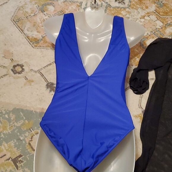 Crisscross One-Piece slimming suit & nwt cover up - Picture 3 of 8